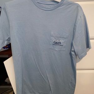 Great condition Vineyard Vines shirt with cool whale design. Size: Men’s small
